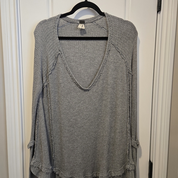 We The Free Gray V-Neck Oversized Distressed Long Sleeve Top Size Small - Picture 2 of 7